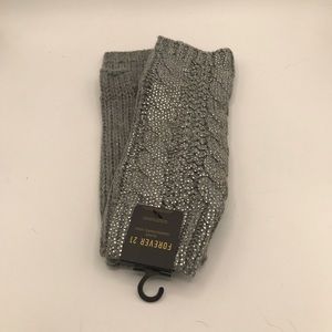 NWT Forever 21 Women’s Grey Fingerless Gloves-Wrist Warmers with Silver Sparkle